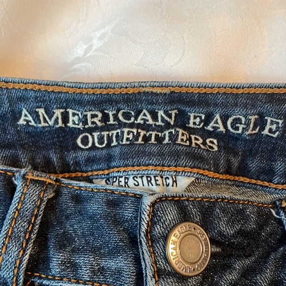 American Eagle Midi jean shorts Cdg btm high rise 4 pockets Sz 8 - Picture 3 of 8